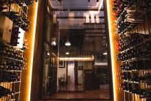 Assaboreix els millors productes de temporada a la brasa a Tavella Restaurant