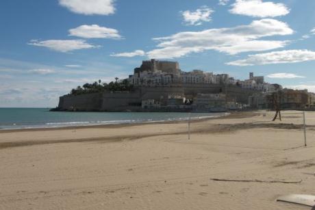 Piratas y excursionistas invaden Peñíscola