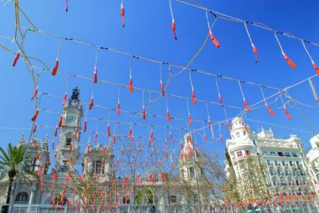 Las Fallas visten de fiesta a Valencia