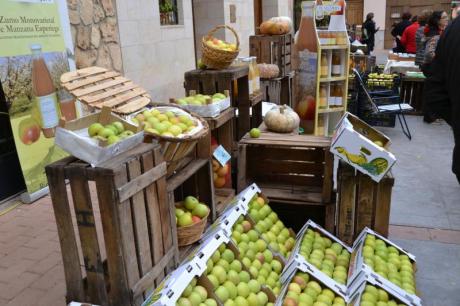 Die sechste Fiesta de la Manzana Esperiega füllt Rincón de Ademuz mit Touristen